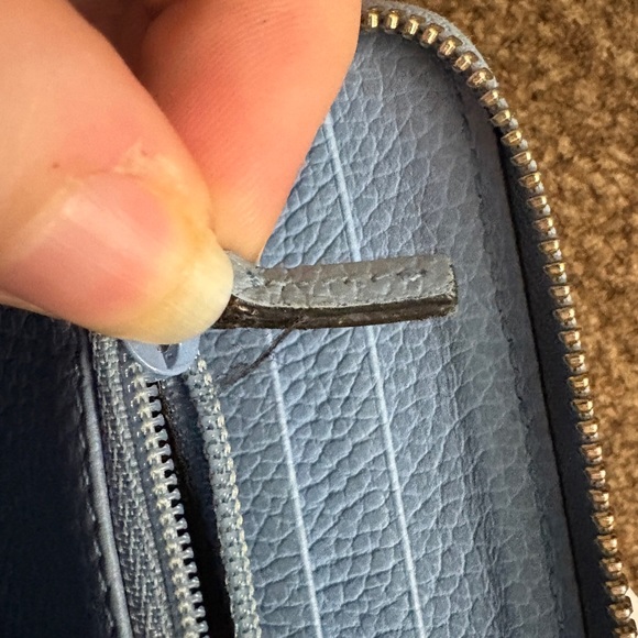 Gucci Tan and Light Blue Monogram Wallet - Picture 10 of 11